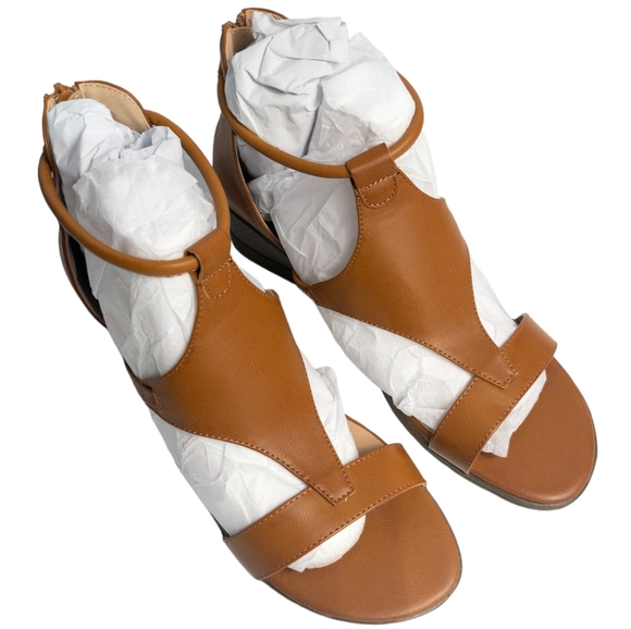 Journee Collection Trayle Wedge Sandal Brown 8.5 - Picture 10 of 12